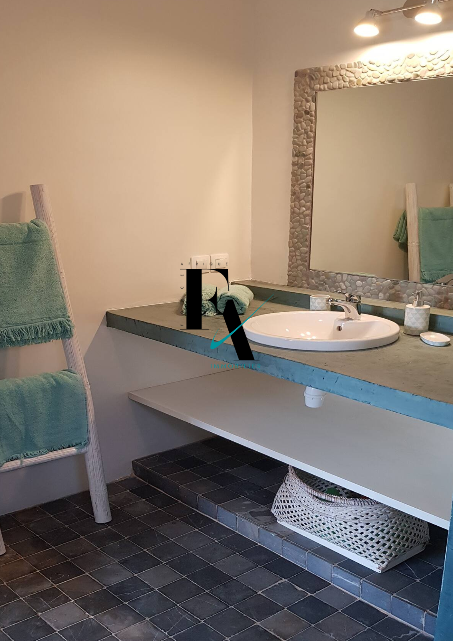 Affiche moderne pour droits de l’homme avec montagne (5)