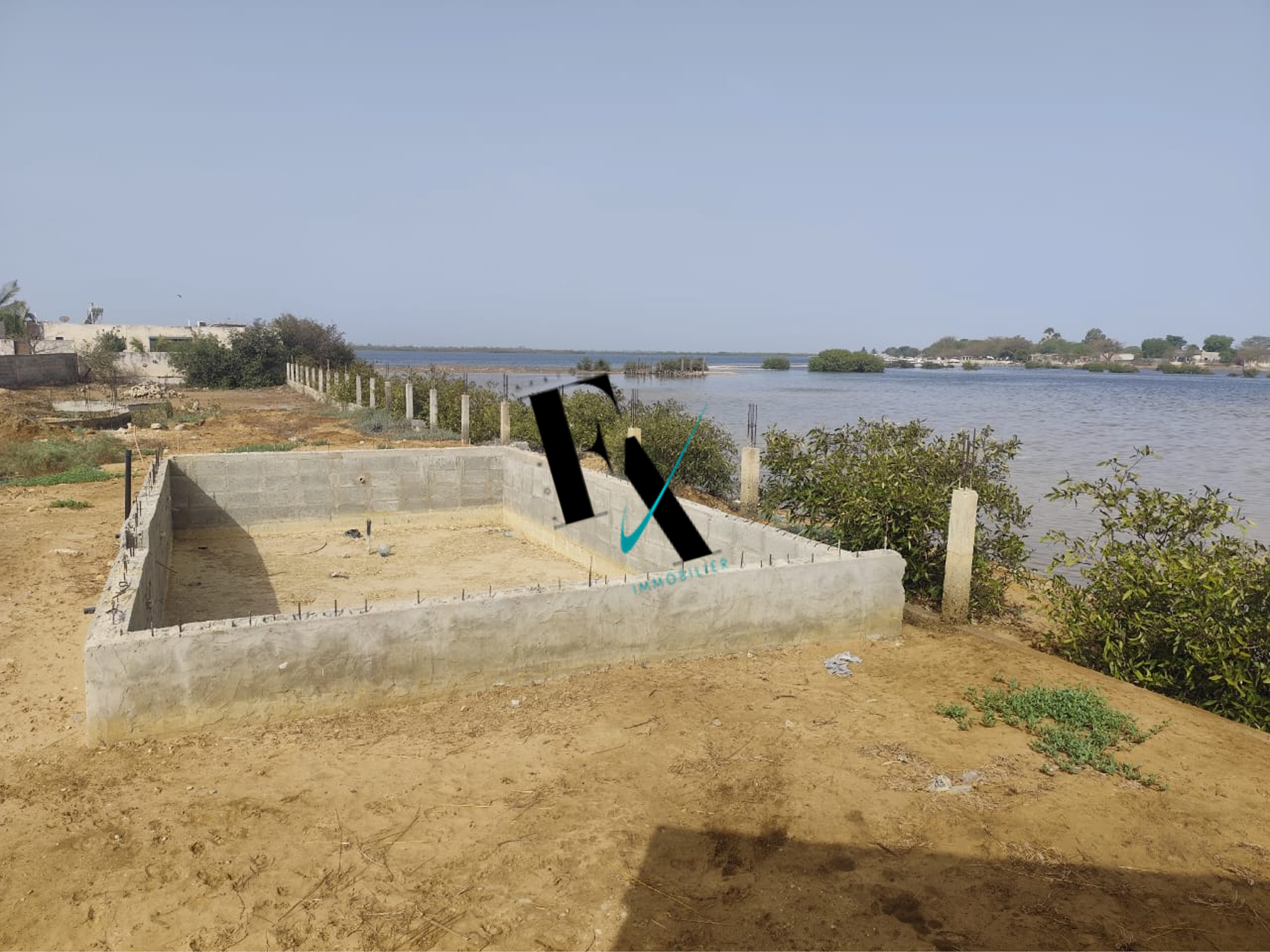 Terrain de 1500 m² avec villa en bord de fleuve à Ndangane (Ref_173)